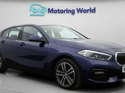 Begagnad BMW 118 Sport Line 140 HK (102 kW) 2020 Halvkombi