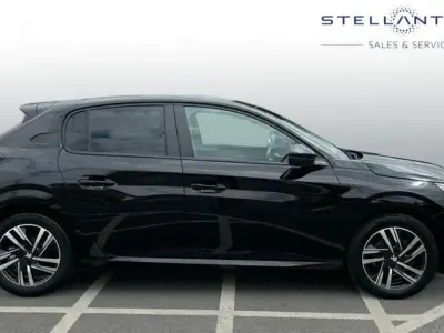 Gebraucht Peugeot 208 Active+ 99 PS (72 kW) 2023 Schwarz Kleinwagen