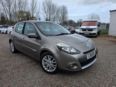 Used Renault Clio II Dynamique 88 HP (64 kW) 2011 Beige Hatchback