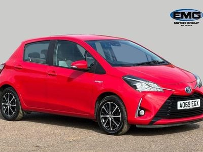 Used Toyota Yaris 100 HP (73 kW) 2019 Red Hatchback
