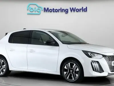 Used Peugeot 208 Allure 101 HP (74 kW) 2024 White Hatchback