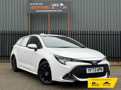 Used Toyota Corolla 140 HP (102 kW) 2023 White Van