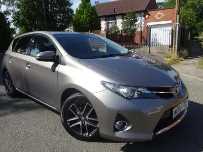 Used Toyota Auris Plus 132 HP (97 kW) 2014 Bronze Hatchback