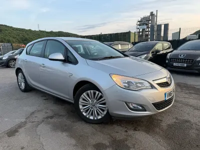 Used Vauxhall Astra Excite 2011 Silver Hatchback