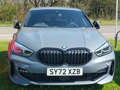 Begagnad BMW 120 M Sport 190 HK (139 kW) 2023 Grå Halvkombi