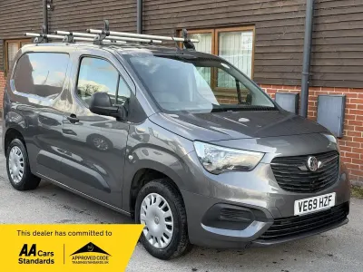 Second-hand Vauxhall Combo Sportive 100 CP (73 kW) 2019 Gri Monovolum