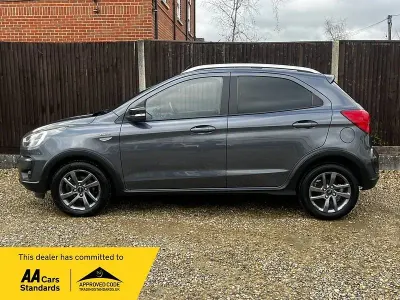 Usado Ford Ka Plus Active 85 HP (62 kW) 2019 Cinzento Citadino