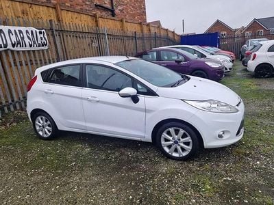 Used Ford Fiesta Zetec 82 HP (60 kW) 2011 White Hatchback