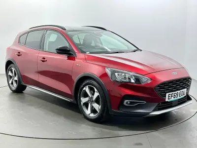 Begagnad Ford Focus Active 120 HK (88 kW) 2019 Röd Halvkombi