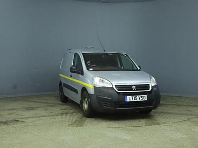 Used Peugeot Partner 98 HP (72 kW) 2019 Silver MPV