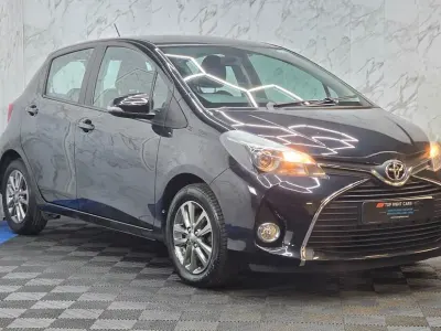 Used Toyota Yaris 99 HP (72 kW) 2015 Black Hatchback