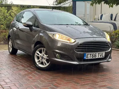 Używany Ford Fiesta Zetec 2017 Szary Hatchback