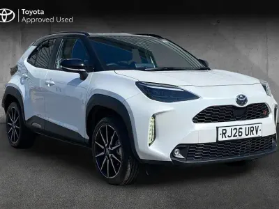 New Toyota Yaris Cross Sport 128 HP (94 kW) 2026 Platinum white pearl with black roof SUV