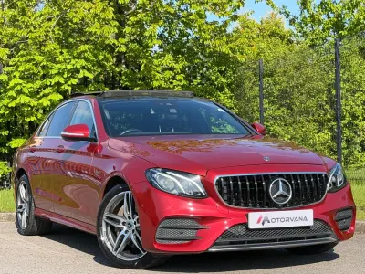 Begagnad Mercedes E220 AMG Line Premium 194 HK (142 kW) 2019 Röd Sedan
