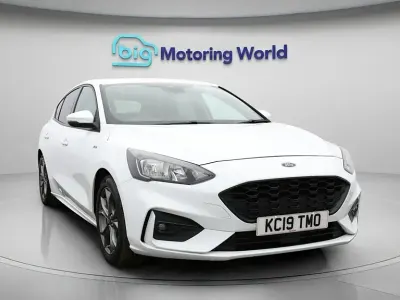 Begagnad Ford Focus ST-Line 125 HK (91 kW) 2019 Vit Halvkombi