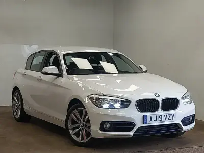 Używany BMW 118 Sport Line 136 KM (100 kW) 2019 Biały Hatchback