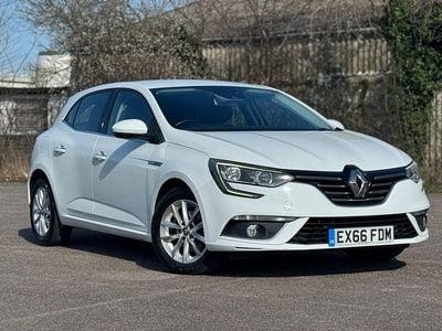 Used Renault Mégane IV Dynamique 130 HP (95 kW) 2016 White Hatchback