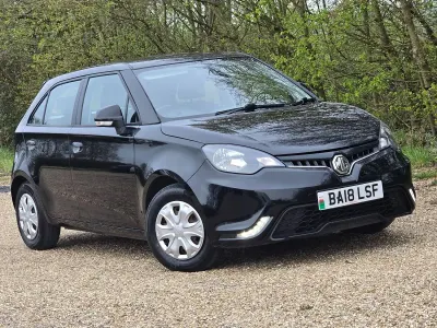 Begagnad MG MG3 106 HK (77 kW) 2018 Svart Halvkombi
