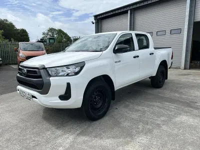 Used Toyota HiLux Active 150 HP (110 kW) 2022 White Pickup