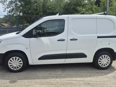Used Vauxhall Combo Edition 100 HP (73 kW) 2018 White MPV