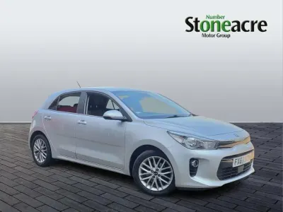 Usado Kia Rio 89 CV (65 kW) 2017 Plateado Utilitario