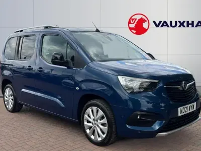 Begagnad Vauxhall Combo Elite 130 HK (95 kW) 2021 Blå Minibuss