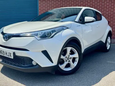 Used Toyota C-HR 120 HP (88 kW) 2019 White SUV