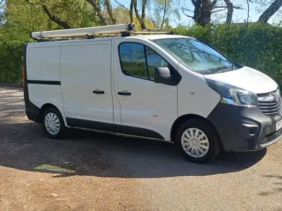 Usado Vauxhall Vivaro 2017 Branco