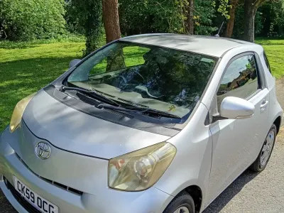 Usado Toyota iQ 68 HP (50 kW) 2009 Prateado Citadino