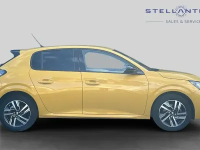 Used Peugeot 208 Allure+ 99 HP (72 kW) 2023 Yellow Hatchback