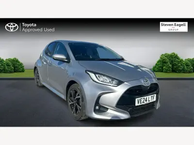 Używany Toyota Yaris Hybrid Design 2024 Srebrny Hatchback