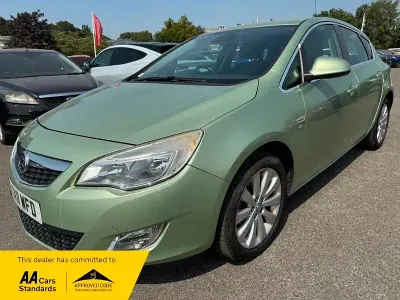Used Vauxhall Astra Elite 113 HP (83 kW) 2011 Green Hatchback