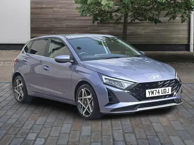 Used Hyundai i20 Premium 100 HP (73 kW) 2024 Blue Hatchback