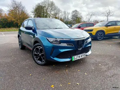 Begagnad Alfa Romeo Junior Edizione Speciale 113 kW (154 HK) 2024 Blå SUV
