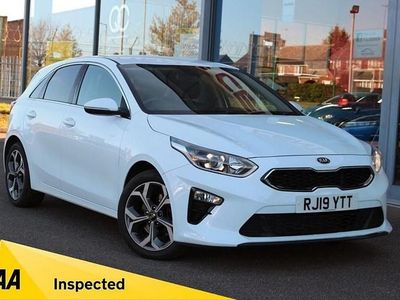 Used Kia Ceed 114 HP (83 kW) 2019 White Hatchback