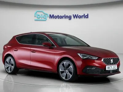 Begagnad Seat Leon XCELLENCE Lux 204 HK (150 kW) 2021 Röd Halvkombi