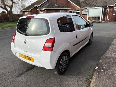 Used Renault Twingo Expression 75 HP (55 kW) 2011 White Hatchback