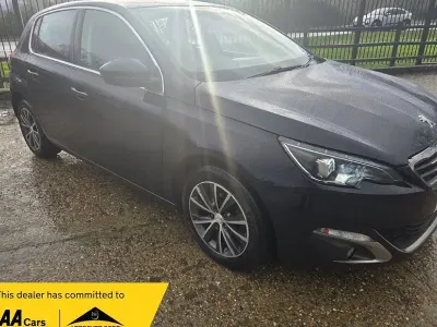 Used Peugeot 308 Allure 118 HP (86 kW) 2016 Blue Hatchback