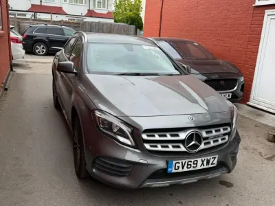 Usado Mercedes GLA180 AMG line 2020 Cinzento SUV