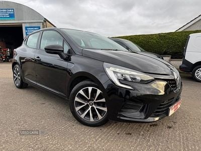 Used Renault Clio V Iconic 90 HP (66 kW) 2022 Black Hatchback