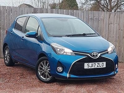 Used Toyota Yaris 99 HP (72 kW) 2017 Blue Hatchback