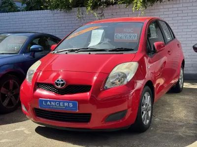 Używany Toyota Yaris 101 KM (74 kW) 2009 Czerwony Hatchback