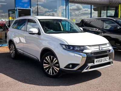 Używany Mitsubishi Outlander 150 KM (110 kW) 2018 Biały SUV