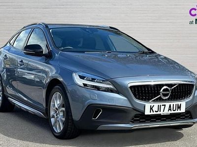 Used Volvo V40 CC Pro 152 HP (111 kW) 2017 Blue Estate