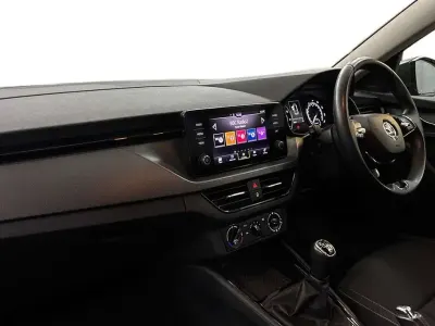 Usado Skoda Kamiq SE 108 CV (79 kW) 2022 Gris SUV