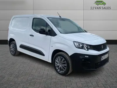 Second-hand Peugeot Partner 131 CP (96 kW) 2022 Albastru Monovolum