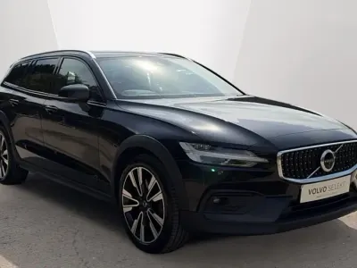 Used Volvo V60 CC 250 HP (183 kW) 2021 Black Estate