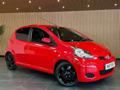 Used Toyota Aygo 68 HP (50 kW) 2011 Red Hatchback