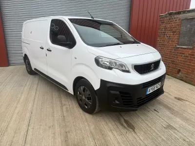 Second-hand Peugeot Expert 2019 Alb Van