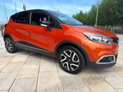 Used Renault Captur Dynamique 90 HP (66 kW) 2015 Orange SUV